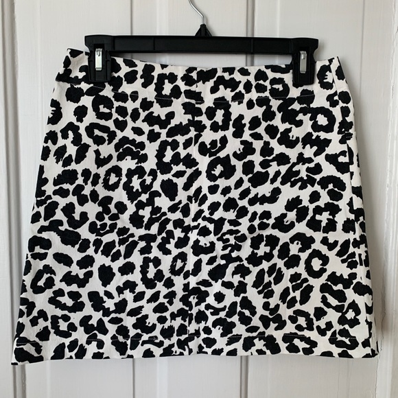 Black Leopard Print Mini Skirt 🐾 - Picture 3 of 4